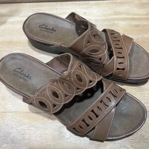 Clarks Bendables Women's 9M Brown Leather Slide Sandals Cutout Comfort